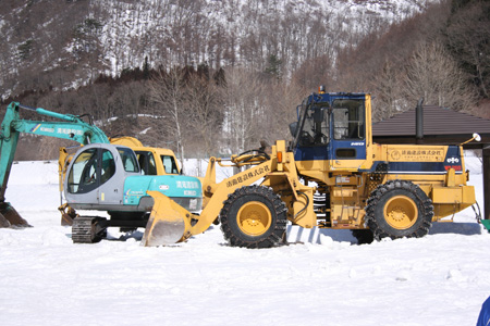 100316_湯檜曽雪像祭り_重機