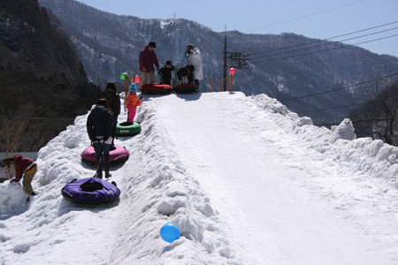 100316_湯檜曽雪像祭り_滑り台